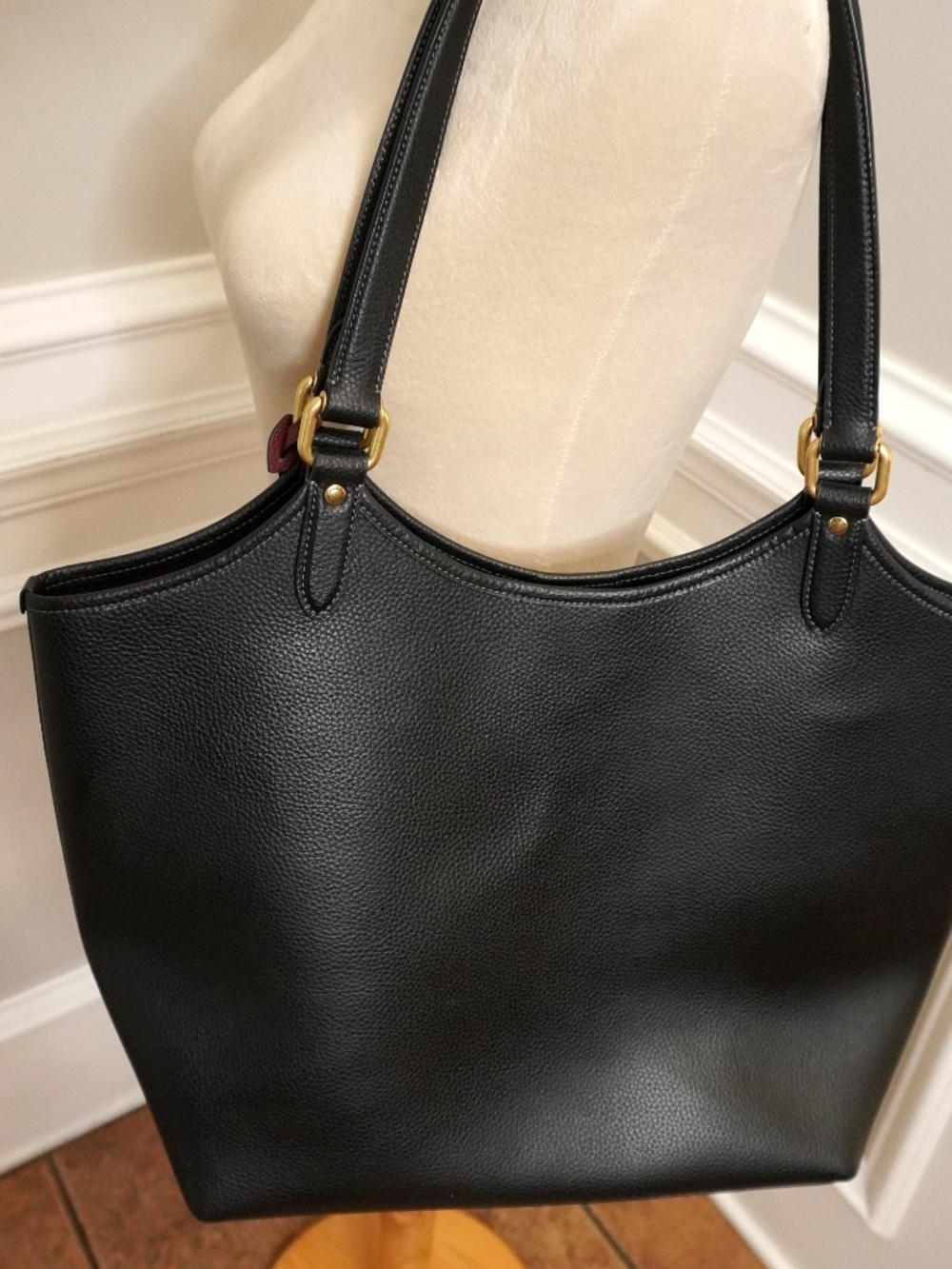 NEW Coach Day Tote Black Pebbled Leather with Zip Pouch - Picture 4 of 10